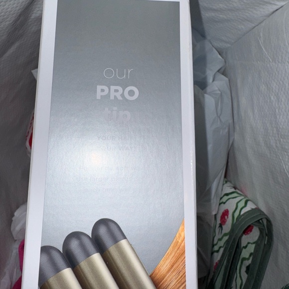 Infinite Pro Triple Barrel Waver in Gold and Black - Picture 4 of 4